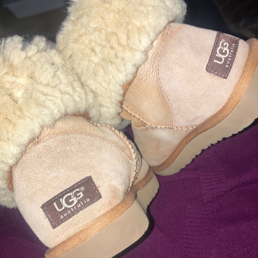 Ugg’s authentic vet nice un